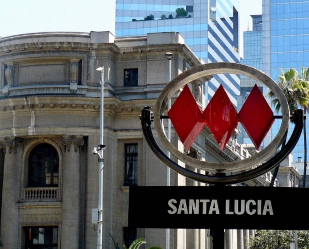1asalida Estacion Metro Santa Lucia * Santiago del Cile